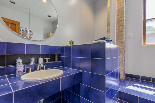 3809 N Kenmore Avenue, Chicago, IL 60613