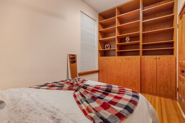 3809 N Kenmore Avenue, Chicago, IL 60613