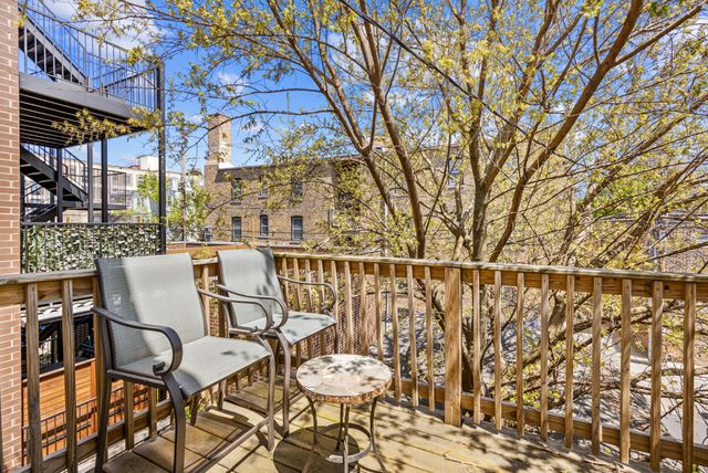 3809 N Kenmore Avenue, Chicago, IL 60613