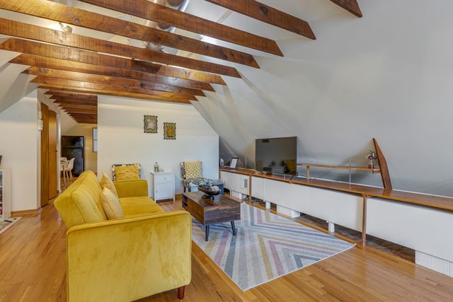 3809 N Kenmore Avenue, Chicago, IL 60613