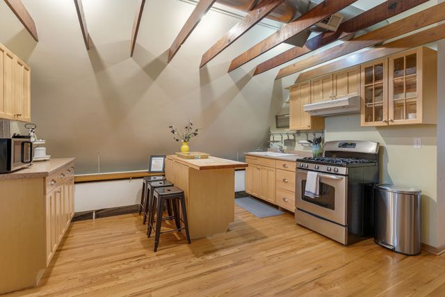 3809 N Kenmore Avenue, Chicago, IL 60613