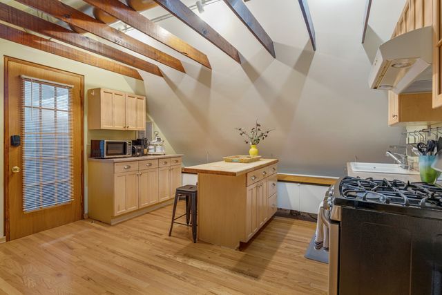 3809 N Kenmore Avenue, Chicago, IL 60613