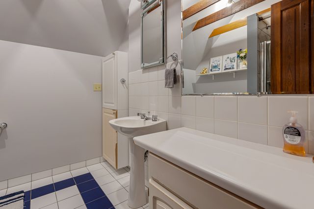 3809 N Kenmore Avenue, Chicago, IL 60613