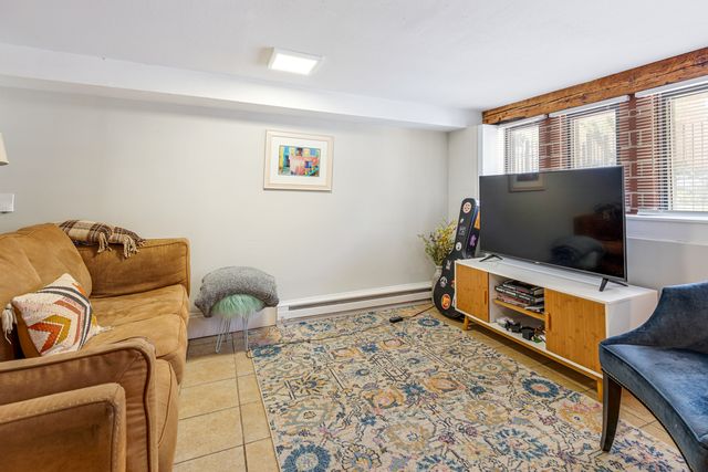 3809 N Kenmore Avenue, Chicago, IL 60613