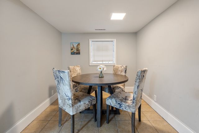 3809 N Kenmore Avenue, Chicago, IL 60613