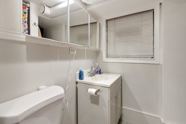 3809 N Kenmore Avenue, Chicago, IL 60613