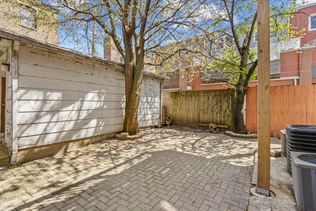 3809 N Kenmore Avenue, Chicago, IL 60613