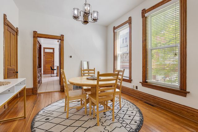 3809 N Kenmore Avenue, Chicago, IL 60613