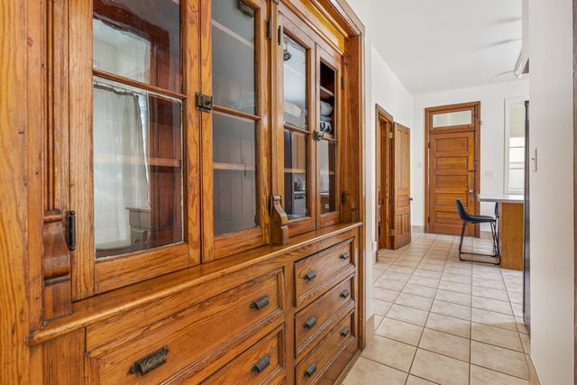 3809 N Kenmore Avenue, Chicago, IL 60613