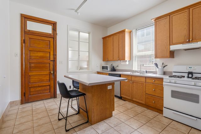 3809 N Kenmore Avenue, Chicago, IL 60613