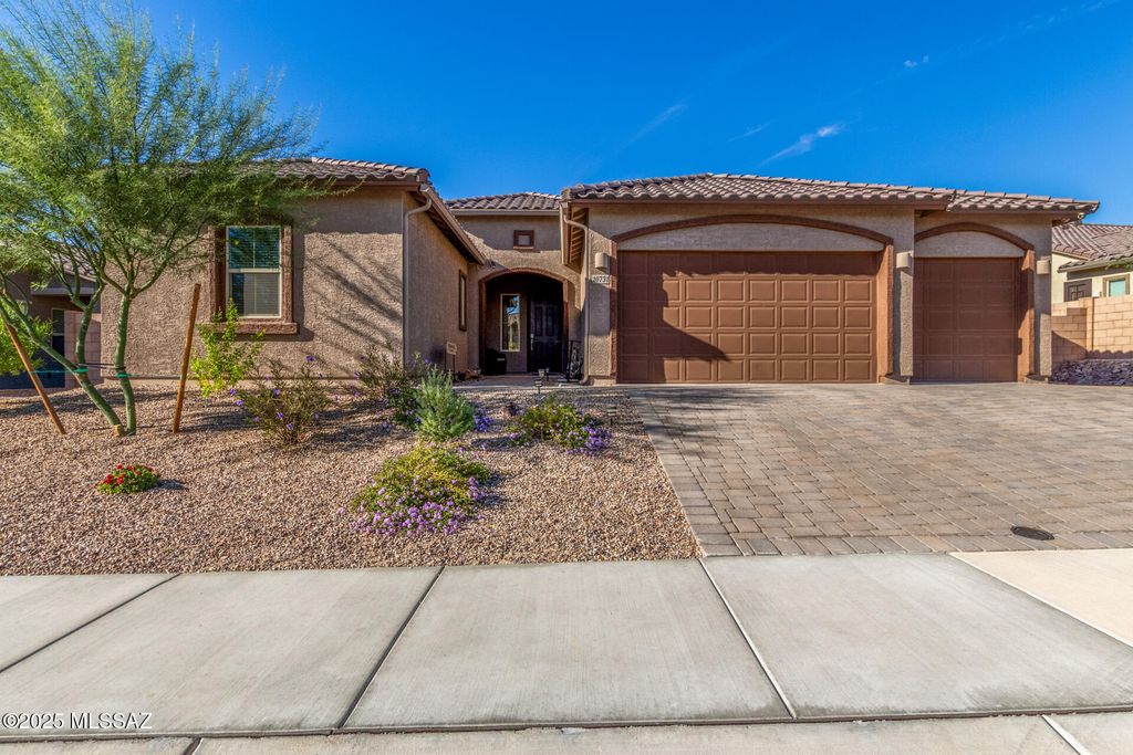 10731 N Cactus Point Drive, Tucson, AZ 85742