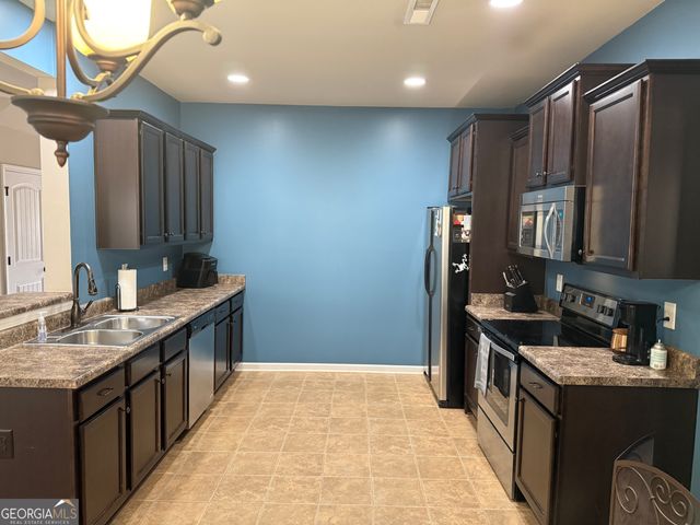 301 Hickory Hills Drive, Newnan, GA 30263