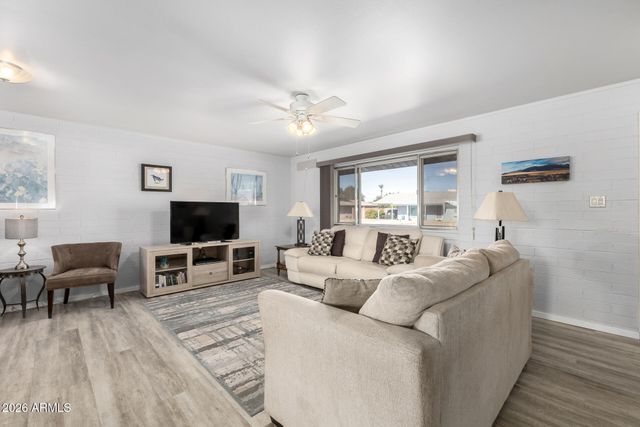 10637 W AUGUSTA Drive, Sun City, AZ 85351