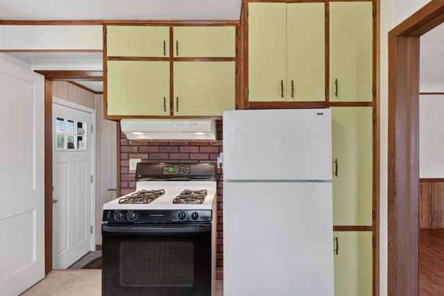 908 W 5TH STREET, Nekoosa, WI 54457