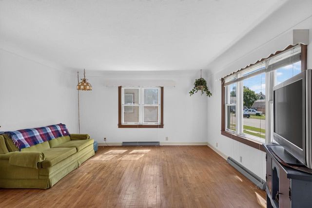908 W 5TH STREET, Nekoosa, WI 54457