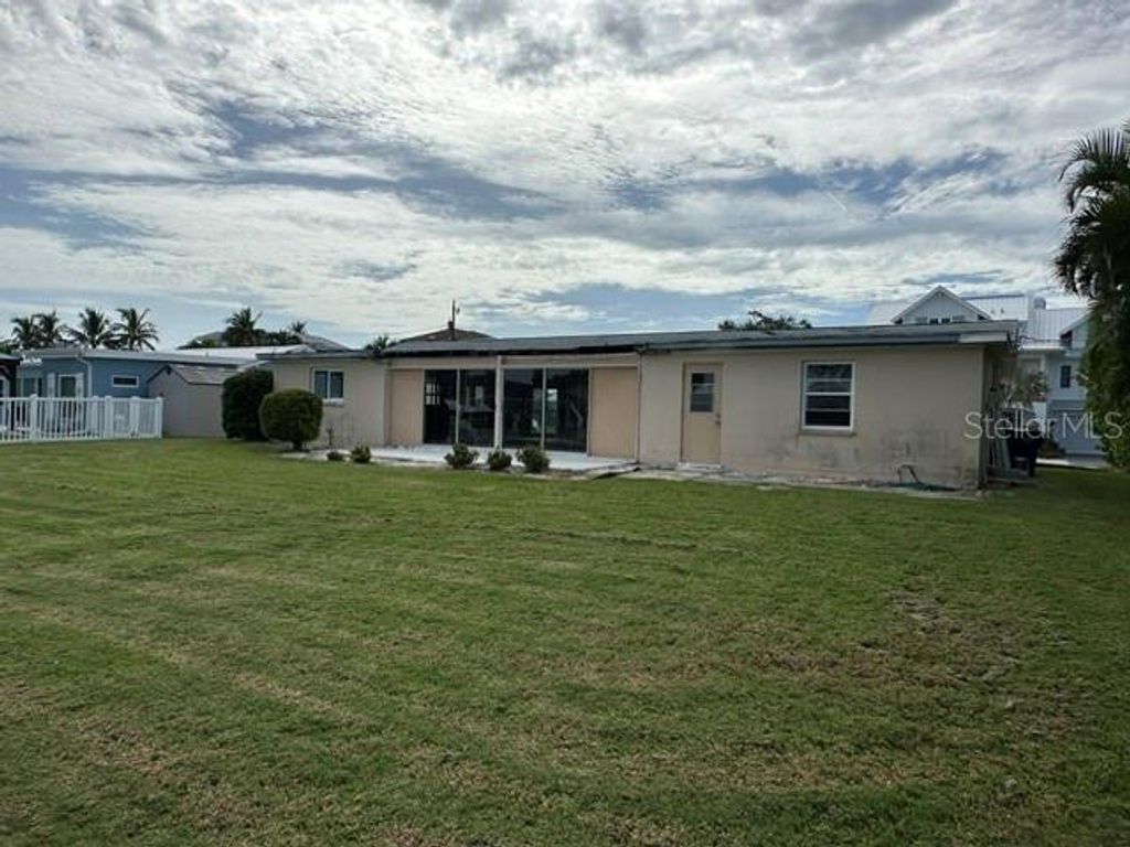 524 68TH STREET, HOLMES BEACH, FL 34217 — photo 2