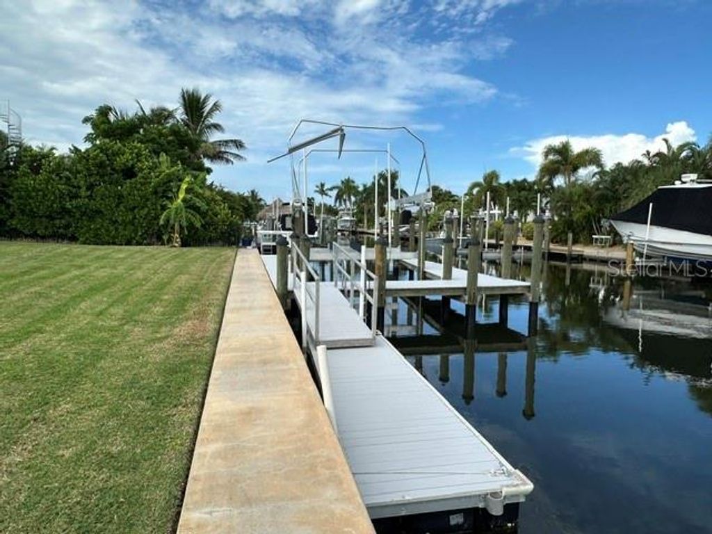 524 68TH STREET, HOLMES BEACH, FL 34217 — photo 4