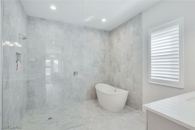14327 Laguna Springs LN, Naples, FL 34114
