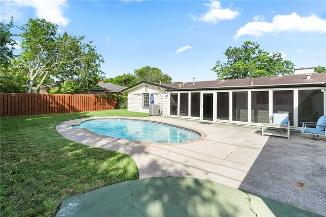 134 Seaview, Corpus Christi, TX 78411