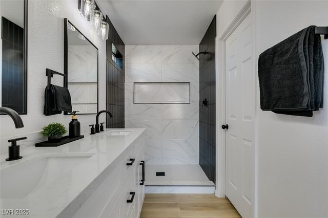 5601 Allison Court, Las Vegas, NV 89122