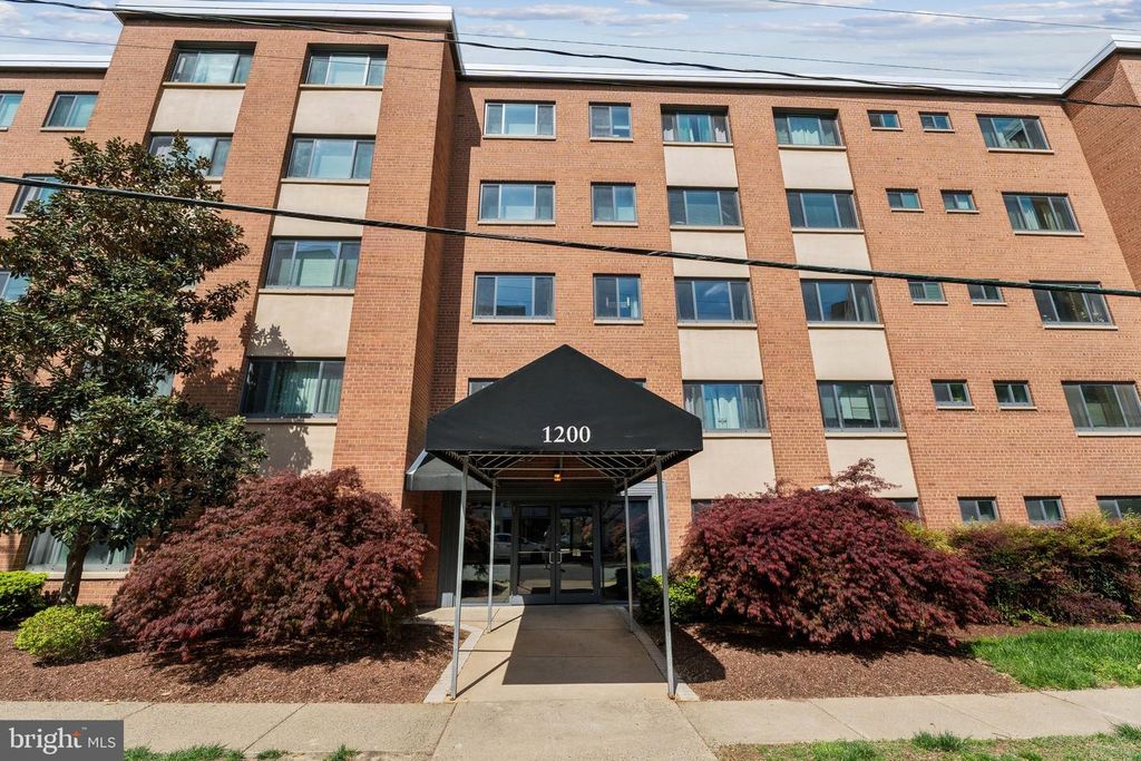 1200 S Arlington Ridge Rd Apt 403, Arlington, VA 22202