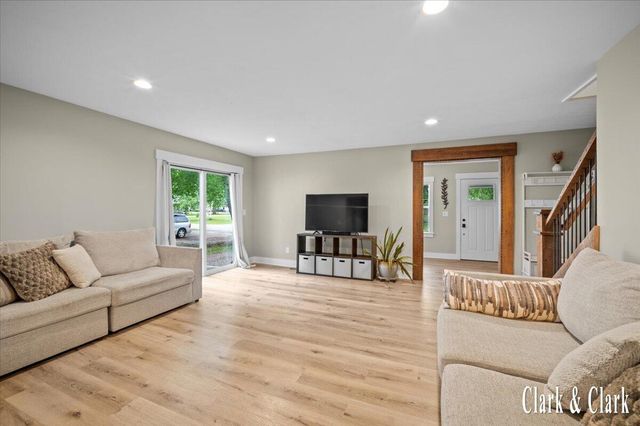 214 N Lincoln Street, Howard City, MI 49329