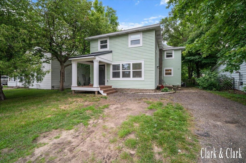 214 N Lincoln Street, Howard City, MI 49329
