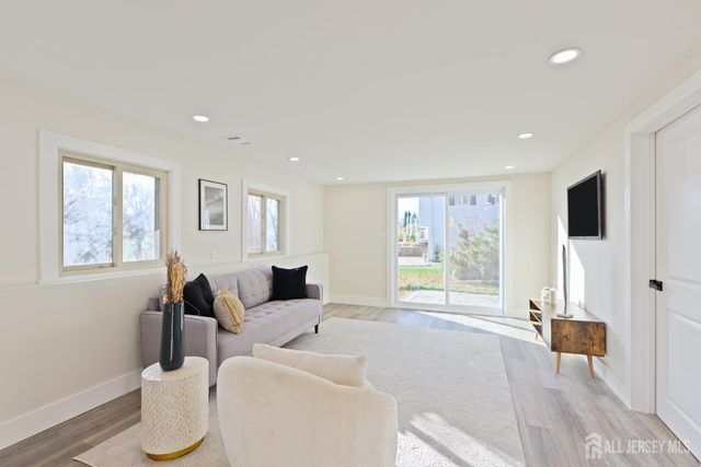 17 Wellington Road, East Brunswick, NJ 08816