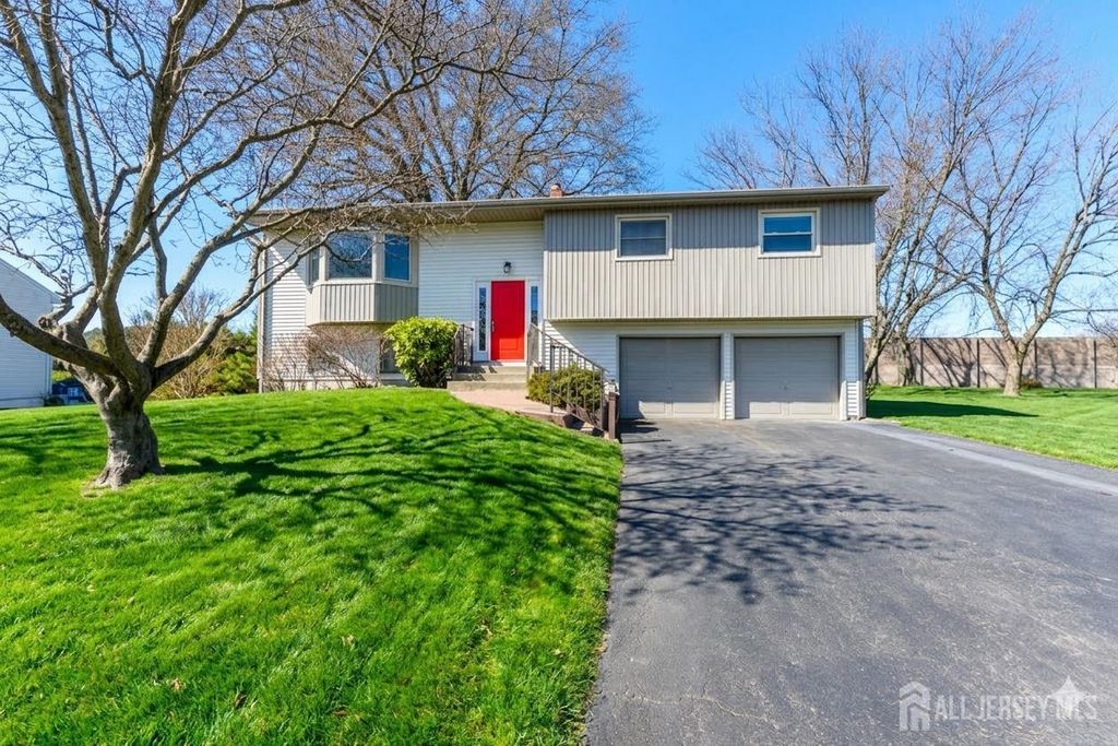 17 Wellington Road, East Brunswick, NJ 08816