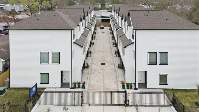 9403 Hammerly Boulevard A, Houston, TX 77080