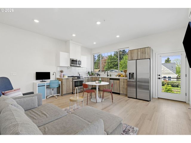 6610 N GREENWICH Ave 5, Portland, OR 97217