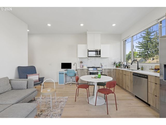 6610 N GREENWICH Ave 5, Portland, OR 97217