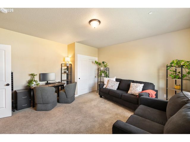 756 E MCKINLEY St, Carlton, OR 97111