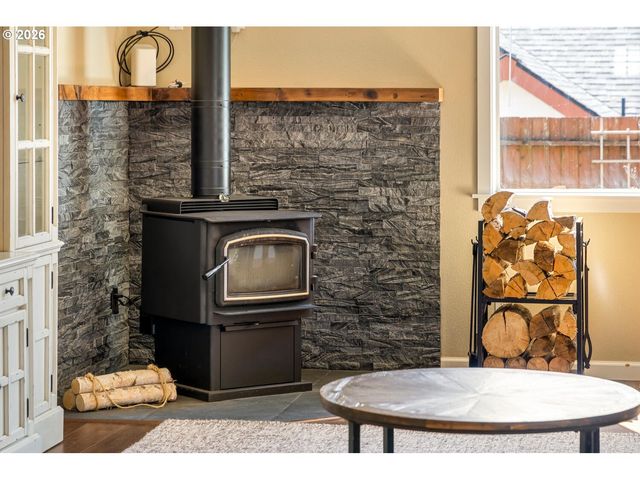 756 E MCKINLEY St, Carlton, OR 97111