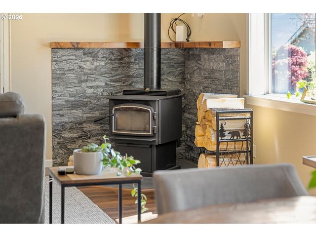 756 E MCKINLEY St, Carlton, OR 97111