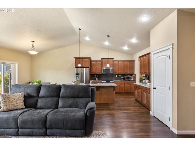 756 E MCKINLEY St, Carlton, OR 97111