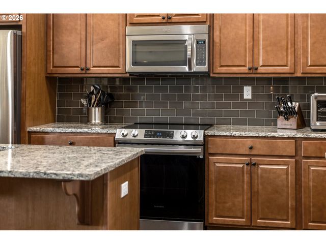 756 E MCKINLEY St, Carlton, OR 97111