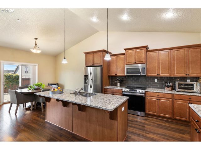 756 E MCKINLEY St, Carlton, OR 97111
