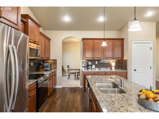 756 E MCKINLEY St, Carlton, OR 97111