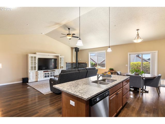 756 E MCKINLEY St, Carlton, OR 97111