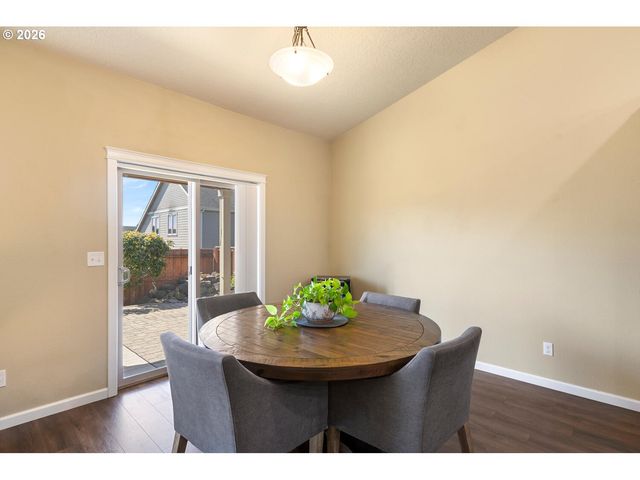 756 E MCKINLEY St, Carlton, OR 97111