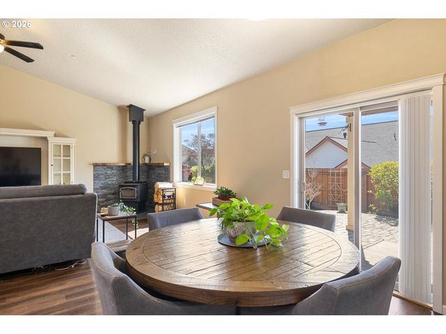 756 E MCKINLEY St, Carlton, OR 97111