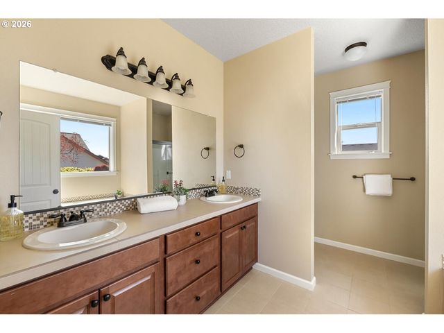 756 E MCKINLEY St, Carlton, OR 97111