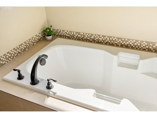 756 E MCKINLEY St, Carlton, OR 97111