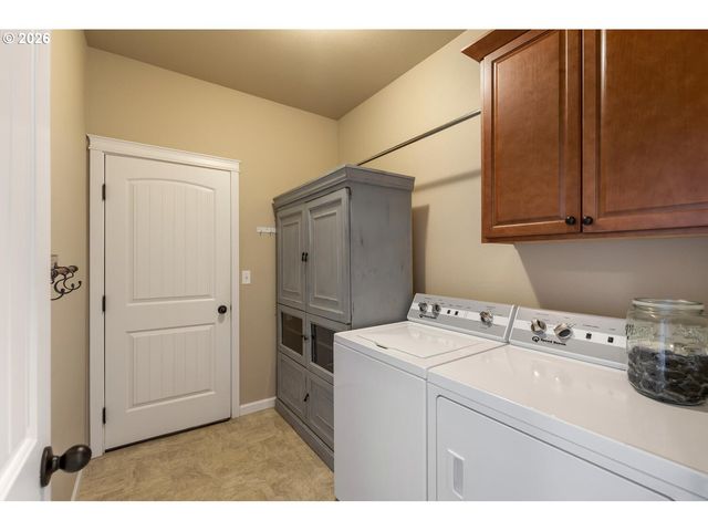 756 E MCKINLEY St, Carlton, OR 97111