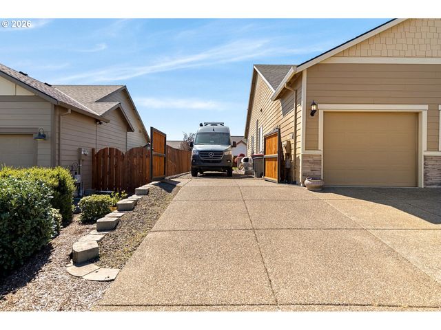 756 E MCKINLEY St, Carlton, OR 97111