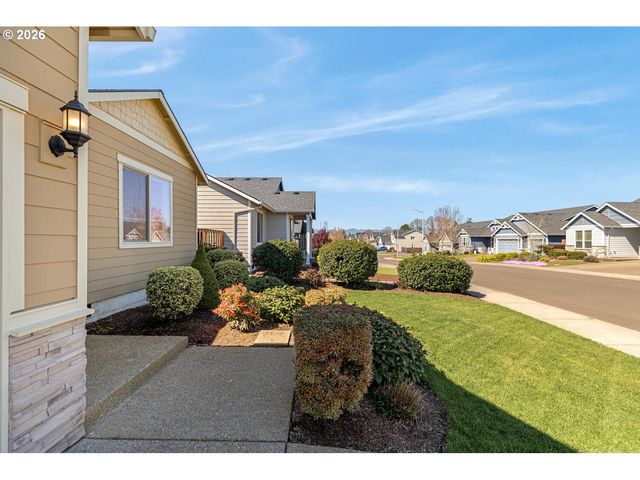 756 E MCKINLEY St, Carlton, OR 97111