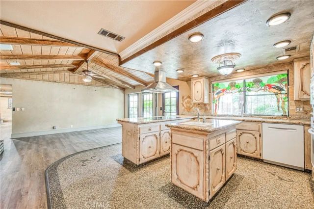 1521 S Bush, Fresno, CA 93727