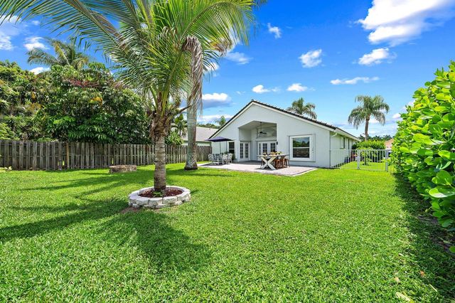 1875 Oak Berry Circle, Wellington, FL 33414
