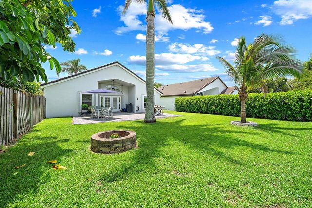 1875 Oak Berry Circle, Wellington, FL 33414